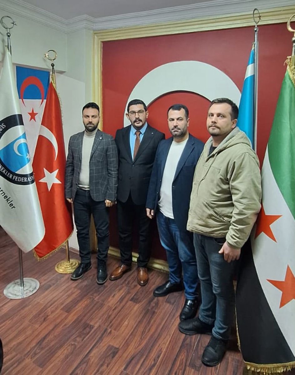 “Suriye Türkmen Dernekleri Federasyonu Başkanlığı görevine atanan kıymetli dostumuz <a href="/Alibedo_Mustafa/">Ali Bedo Mustafa🇹🇷</a>’yı tebrik ediyor, yeni görevinin hayırlı olmasını diliyorum. Üstlendiği bu önemli vazifede kendisine başarılar ve muvaffakiyetler temenni ediyorum.”

<a href="/IlbeyliDER/">İlbeyli Derneği</a>