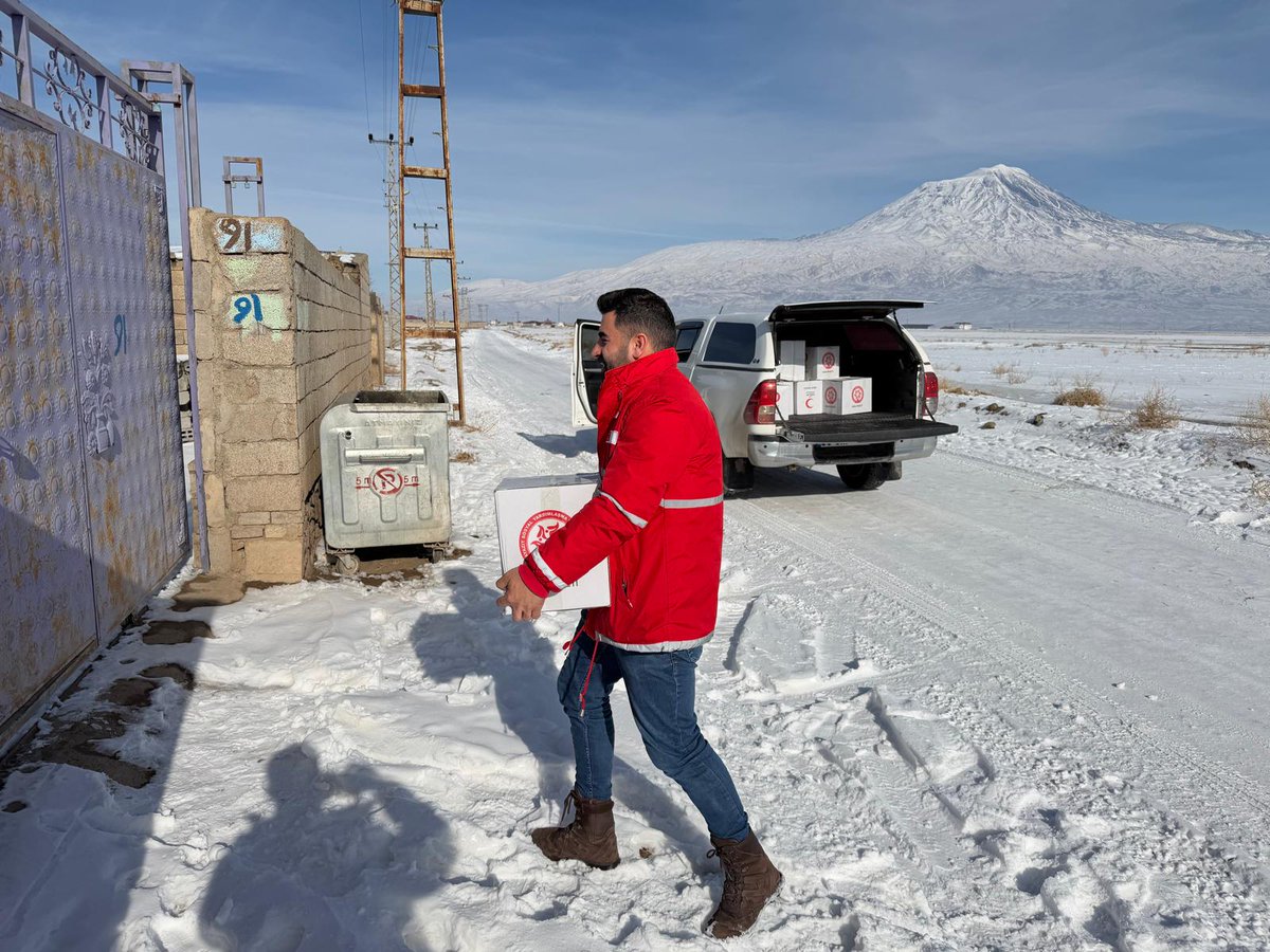 Paylaşmanın verdiği mutlulukla, bağışçılarımızın emanet ettiği gıda kolilerini ihtiyaç sahibi ailelerimize ulaştırdık. Bir sofraya daha umut olabildiysek ne mutlu bize. Destek veren herkese gönülden teşekkür ederiz🌙♥️