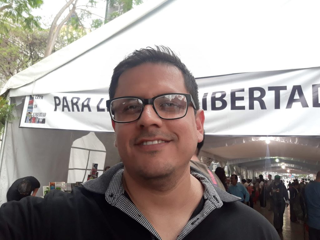Desde la Brigada Para Leer en Libertad le mandamos un abrazo a la familia y amigos de Alonso Guerra, lamentamos profundamente su partida. 

Gracias a él tuvimos la oportunidad de hacer una feria en Mazatlán hace algunos años. Alonso era un tremendo compañero solidario, generoso y