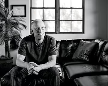 Le Twitter américain annonce le décès de <a href="/ScottAdamsSays/">Scott Adams</a>, le créateur de Dilbert. 

Il avait mis toutes ses forces dans la bataille contre le wokisme et la gauche ces dernières années. Cela faisait quelques mois qu'on constatait ici que son état de santé s'était aggravé. 
RIP