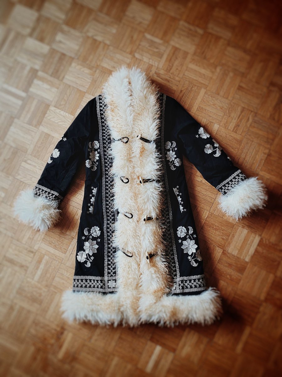 BoppingElf77's tweet image. I 💜 MY NEW COAT 
Breaking Hearts Black Embroidered Penny Lane Coat by The Hippie Shake
thehippieshake.co.uk/products/black…
#Coat #PennyLaneCoat #Fashion #Vintage #70s #UK