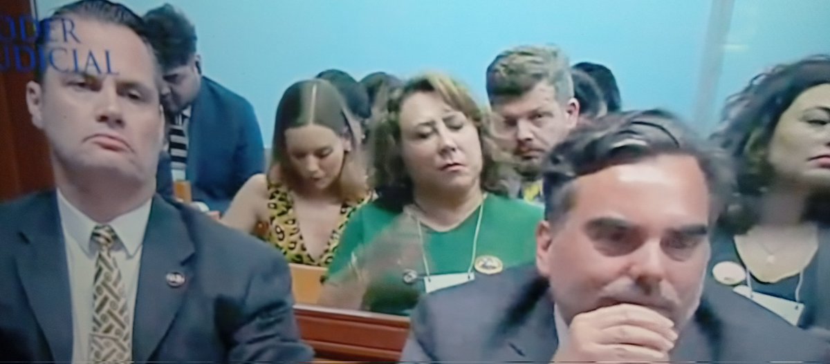 Claudio crespo... ahí está la pareja del año Johannes Kaiser y Camila flores...😂😂