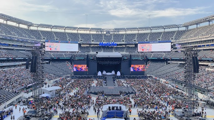[INFO] #BTS World Tour in North America on East Rutherford, New Jersey will take place at MetLife Stadium on August 1 &amp; 2, 2026 🇺🇸 🇺🇸

- The stadium has a capacity of over 80K people!
#BTSTour2026