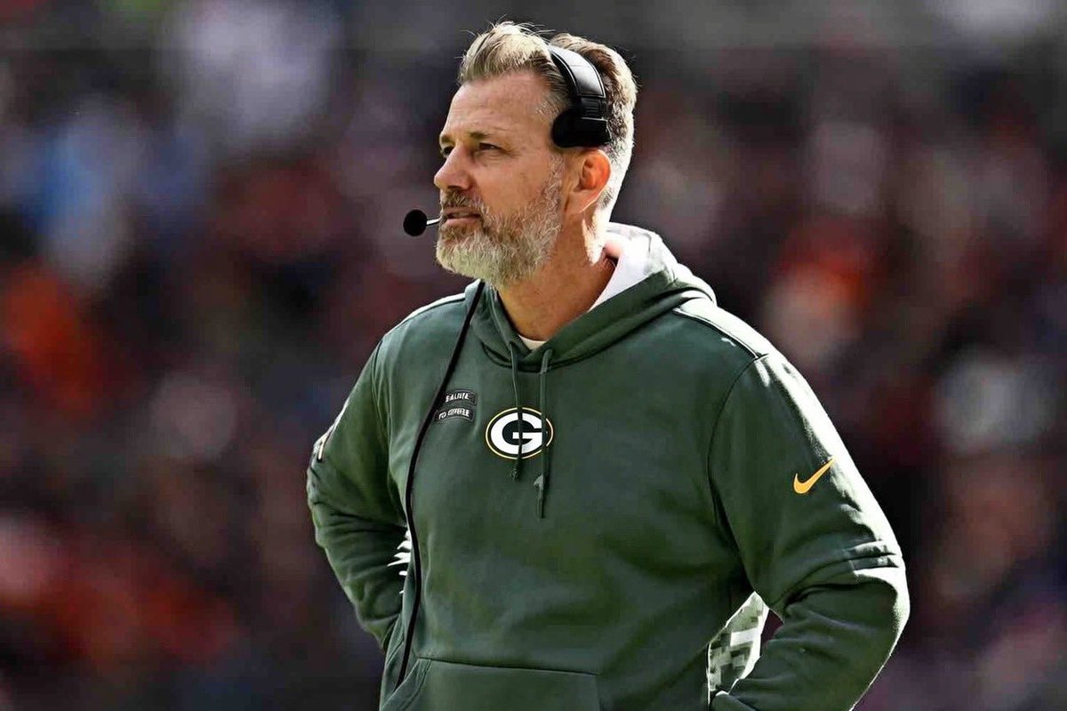 dwcprodz's tweet image. Matt Eberflus is available for hire to be the replacement DC @packers