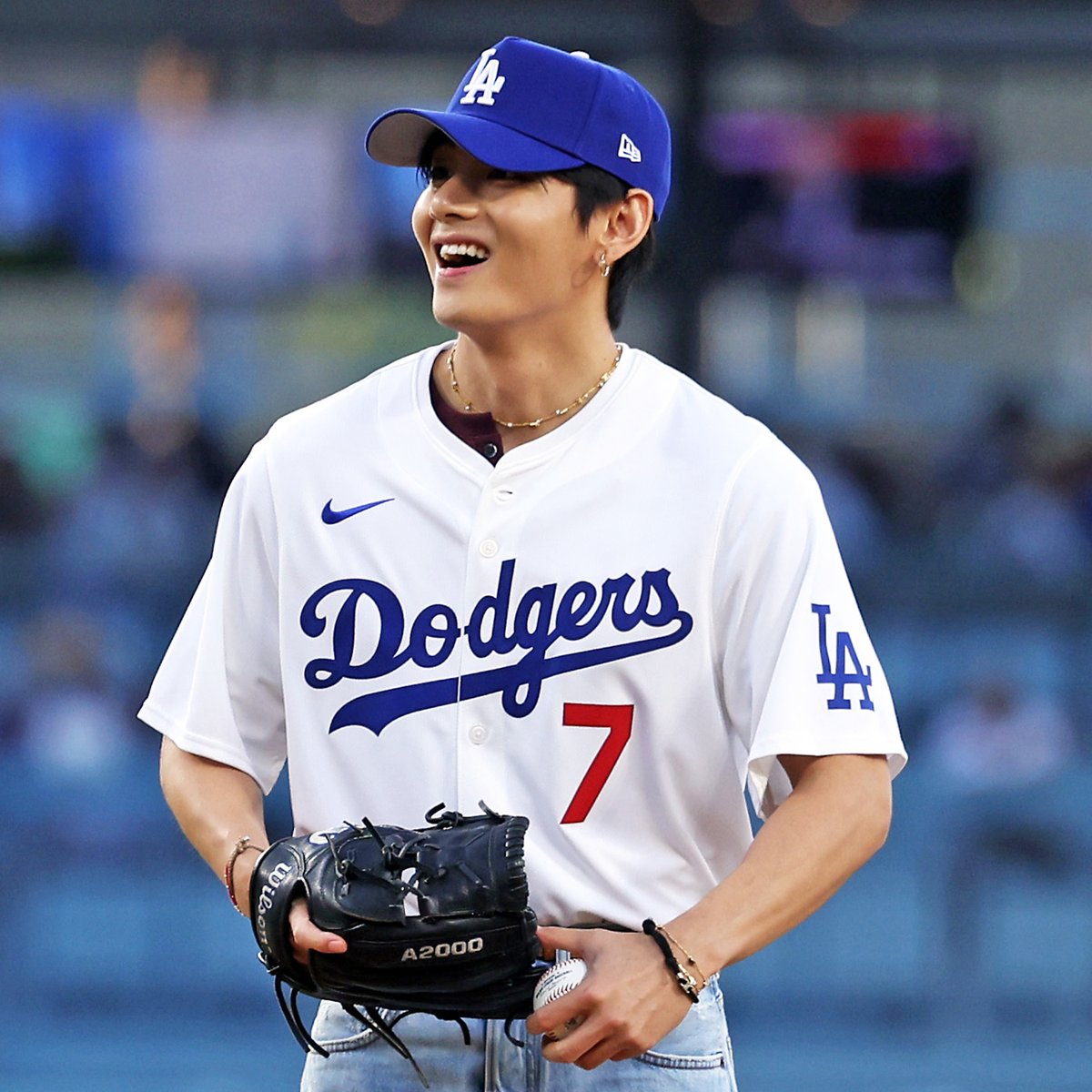 MLB's tweet image. BTS ARMY HOW WE FEELING?! 💜

#BTS #BTSARMY #방탄소년단 #BTSComeback2026