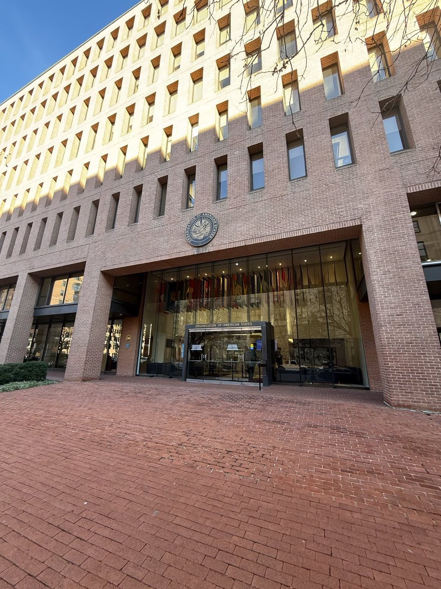 RicardoBSalinas's tweet image. Pues mientras en México se quejan de todo y no dan resultados, yo estoy trabajando desde tempranito en Washington. Me invitaron para que fuera conociendo la @OEA_oficial 😎.

México merece tener un buen gobierno, un futuro lleno de prosperidad y ofrecerle a sus ciudadanos la…