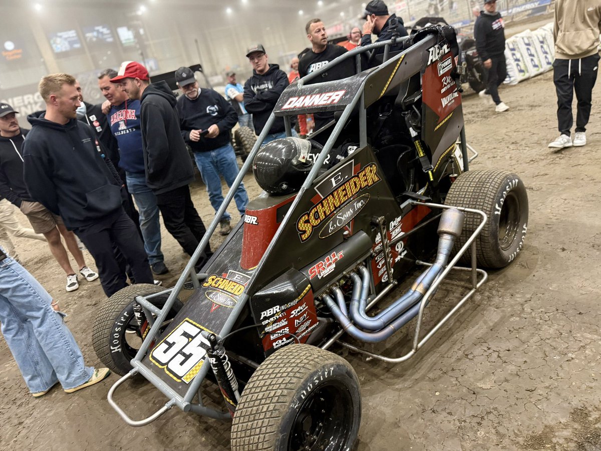 ABR_teams's tweet image. Braidsmaid Monday recap from Tulsa: @briggsdanner78 finished 2nd in his heat, qualifier and main after a fun race with Kyle Larson. Locked into the show in Sat! 💪

No on-tack for us till Thursday (definitely not Friday) when CJ runs.

(Photos from the man himself @Walkapedia_)
