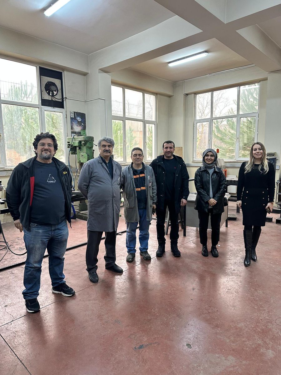 Mimar Sinan Sektörel Mükemmeliyet Merkezi'nde görevli öğretmen arkadaşlarımız okul idaremizi ve Metal Teknolojisi Alanımızı ziyaret ettiler. 
#hsy2mtal 
#kampüsünyıldızı 
#öndevehepönce 
#metalteknolojisi