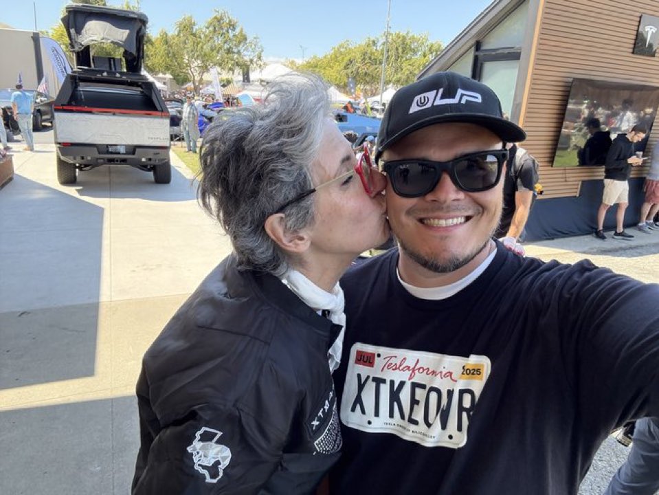 JohnStringg's tweet image. Wish you all a very happy day like this happy fan 
#Tesla