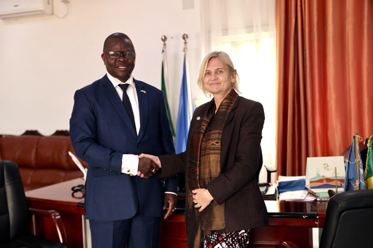 OMSCongo's tweet image. Ce 13.01.2026, Dr @sodjinoudossou a eu l’honneur de recevoir Dr Ricarda Mondry, nouvelle Représentante du @FAOCongo.
🤝Une rencontre prometteuse pour renforcer la collaboratº autour de l’approche « Une Seule Santé » et impacter la santé et le bien-être des populations.
#OneHealth