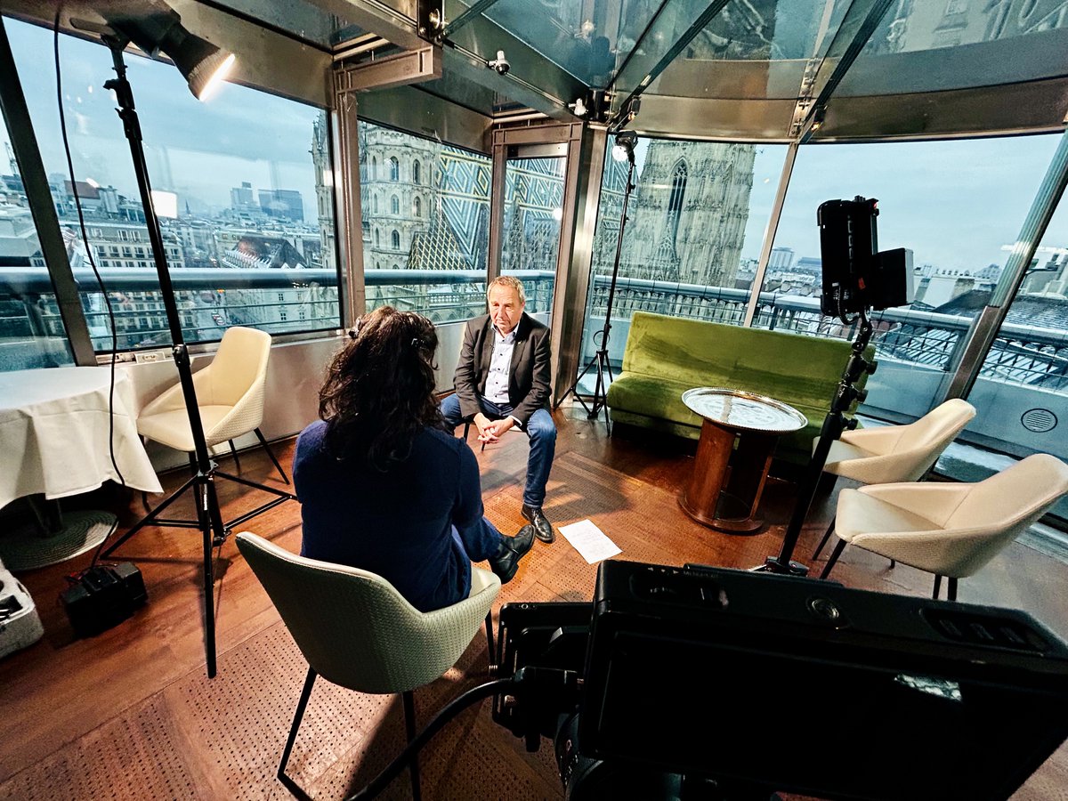 HofmannAviation's tweet image. #TVwork today with ORF ZiB Magazin in my Vienna home base at Do&amp;amp;Co. I has been interview by Caroline Picker about the duo pool of Airbus/Boeing, the airline and aircraft market in China and how politics play its share in aircraft orders. To be seen at ORF 1, 20h02, Jan. 16.