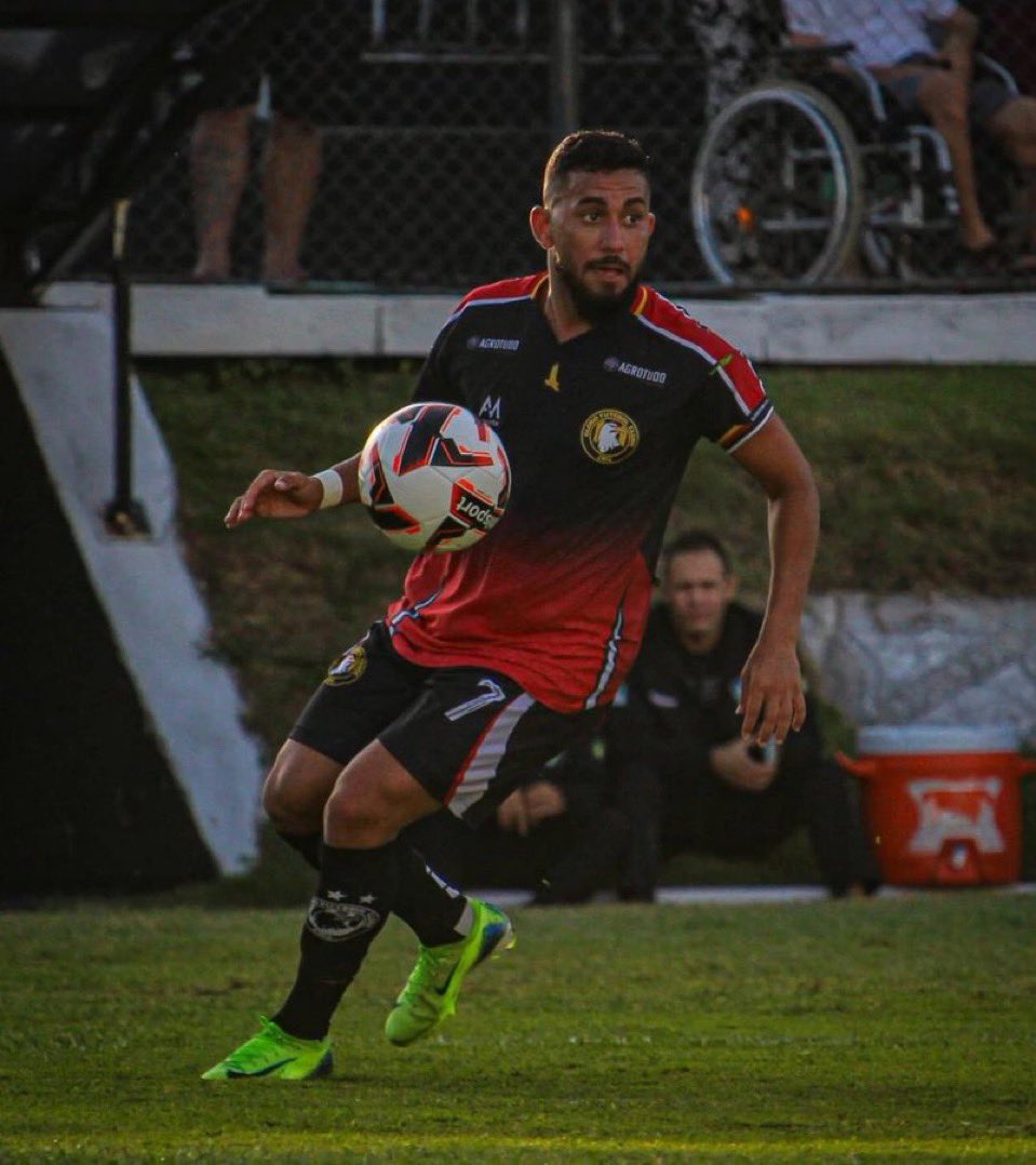 O Potyguar Seridoense acertou a contratação do meia-atacante Ronaldo Viana.

Formado nas categorias de base do América, e com passagem pelo ABC, o jogador defendeu o Globo no estadual de 2025, onde em 9 jogos disputados, marcou 3 gols. 

📸: Ricardo Oliveira 

<a href="/udenott/">Universidade do Esporte</a>