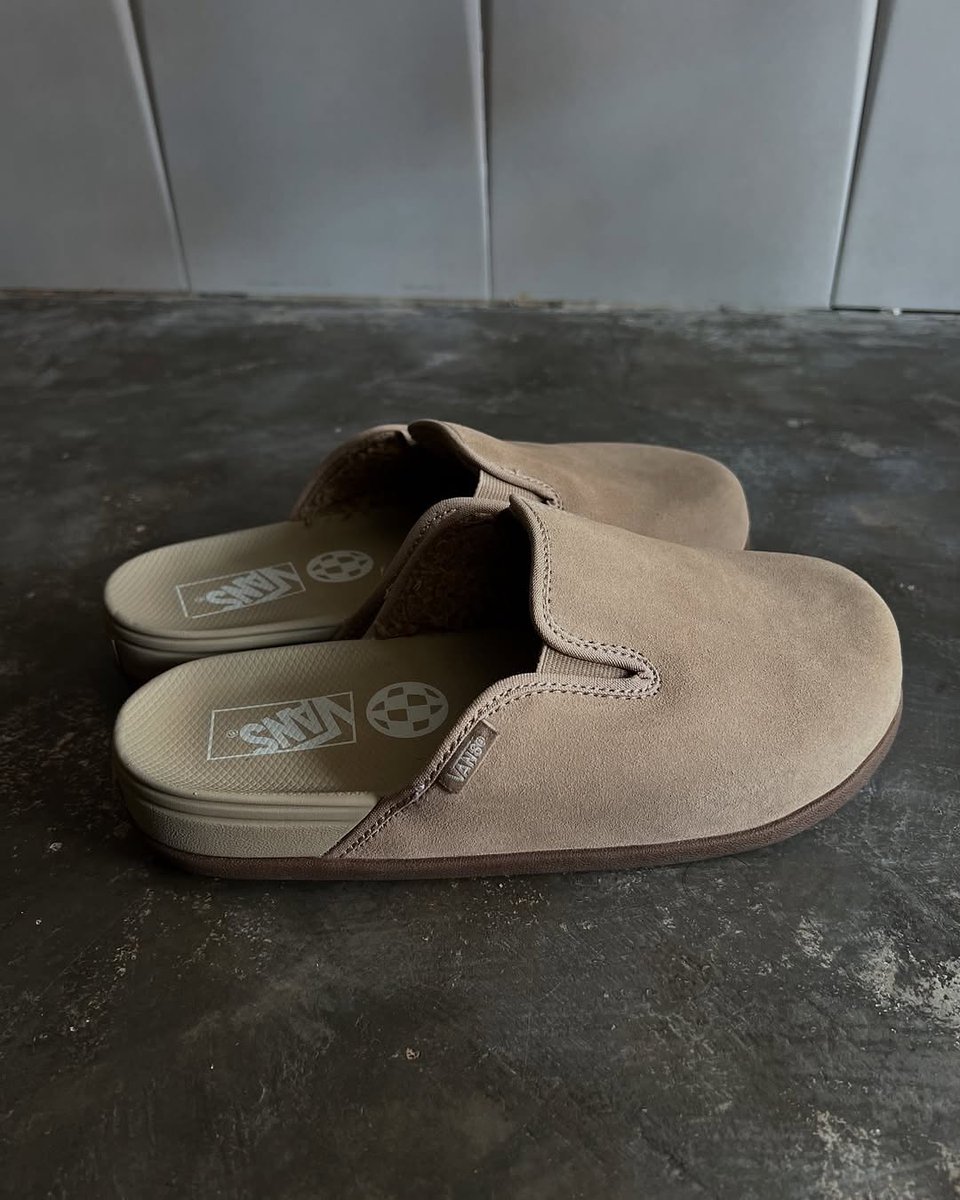 JustFreshKicks's tweet image. Okay Vans 👀