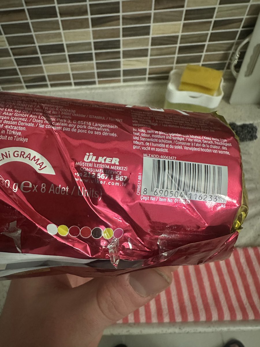 beyerentr's tweet photo. 13/01/2026 tarihinde paketini sıfır açtığım @Ulker cokoprens sandviç bisküvisinden kurt çıktı. Ürünü tüketirken fark ettiğim kurtlu bisküviden tüketmiş bulunmaktayım. İnsanlarımızın bilgilenmesini ve aynı gün üretilen ürünlerin incelenmesini gerekenin yapılmasını arz ederim. https://t.co/tsEJmoCFXS