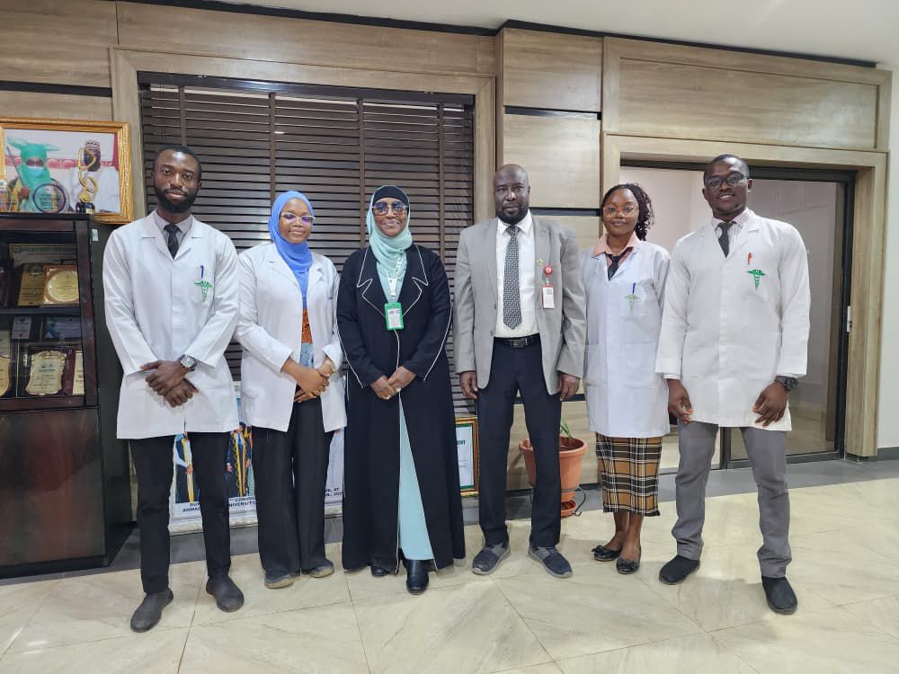 U17medics's tweet photo. Members of the Graduation Committee, alongside Dr Aisha Mustapha, paid a courtesy visit to the CMD, ABUTH.
The visit featured warm interactions and discussions on the class’ final year activities, particularly the outreach, borehole project, and symposium. (1). https://t.co/aGtv3LBhdG