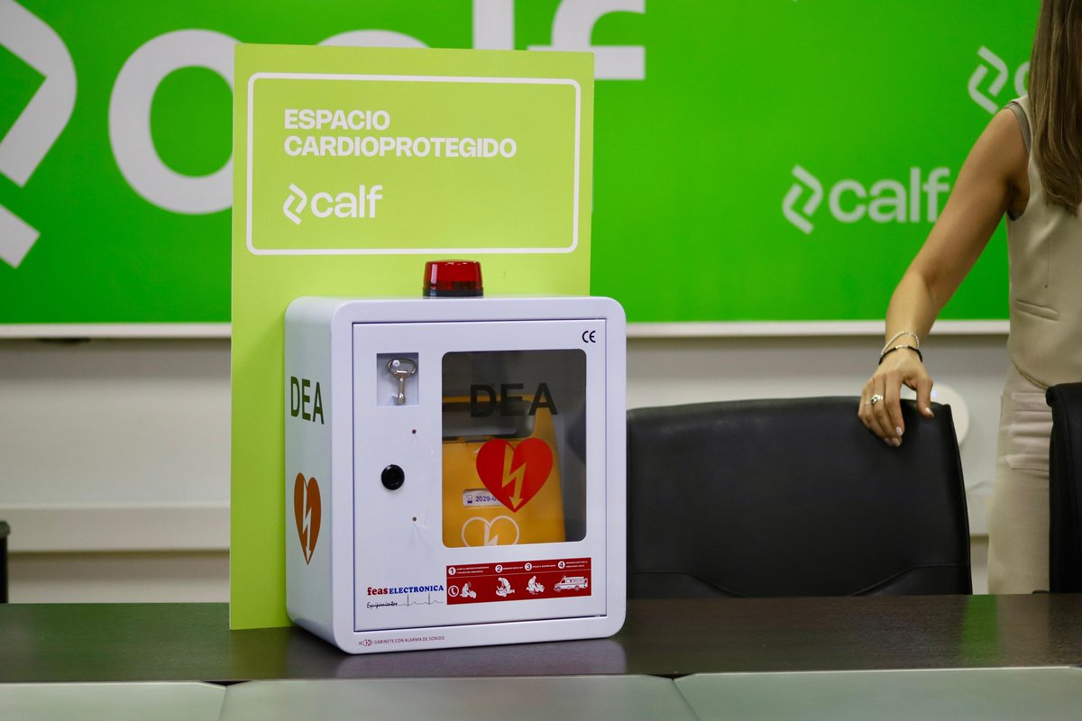 Prevención que salva vidas. 🫀

Firmamos un convenio con CALF para instalar 18 desfibriladores de última
generación en comisarías y destacamentos de Neuquén, con capacitación del SIEN.

+ tecnología + cobertura + respuestas rápidas para cuidar a la comunidad. 

#NeuquenSegura