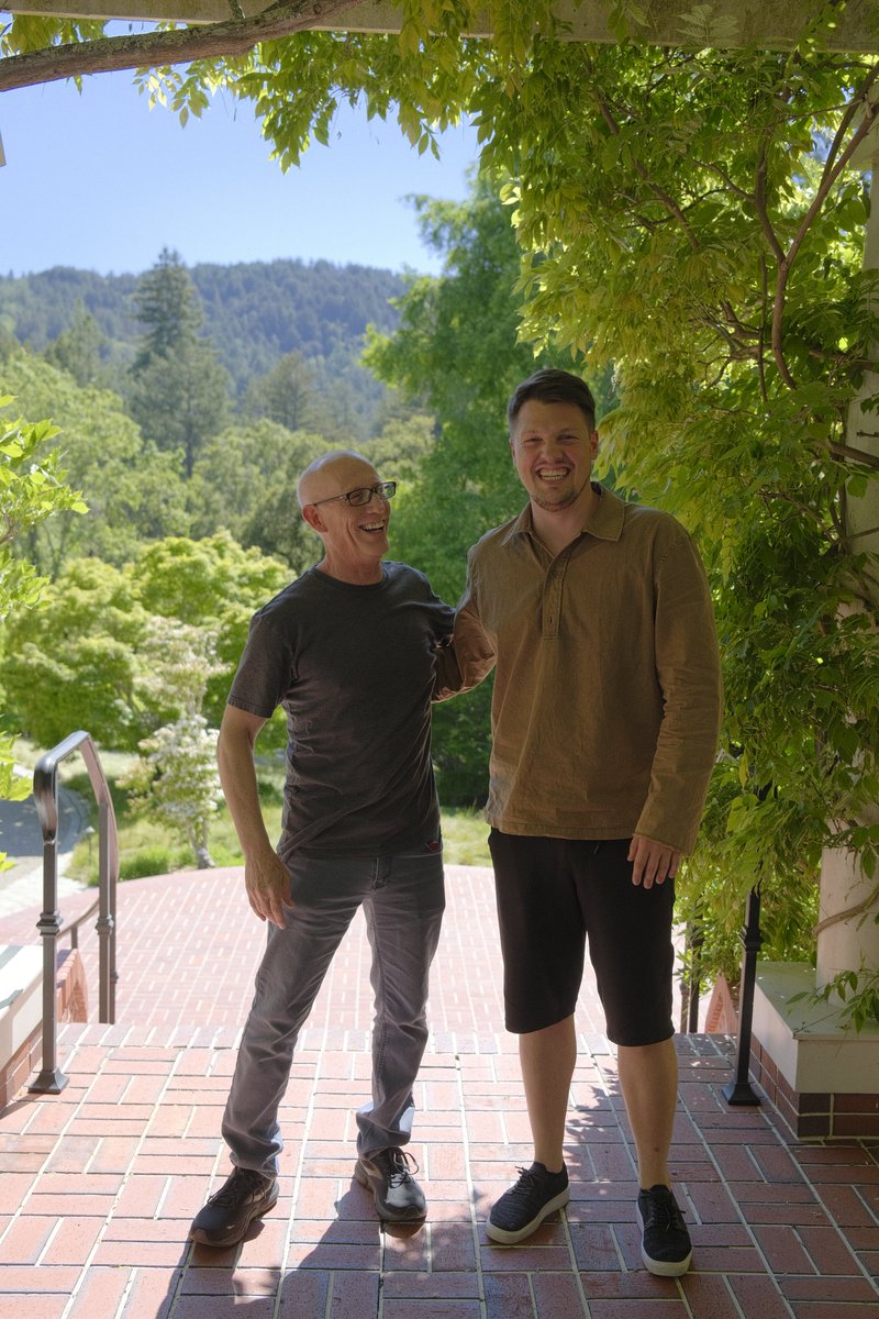 zhenryaz's tweet image. I’m really going to miss Scott. Only had the privilege of meeting him once in person, and couldn't even keep a straight face taking a photo with him -- I don’t remember what joke he told, just that it completely broke me in a second. The world feels a little less rational without…