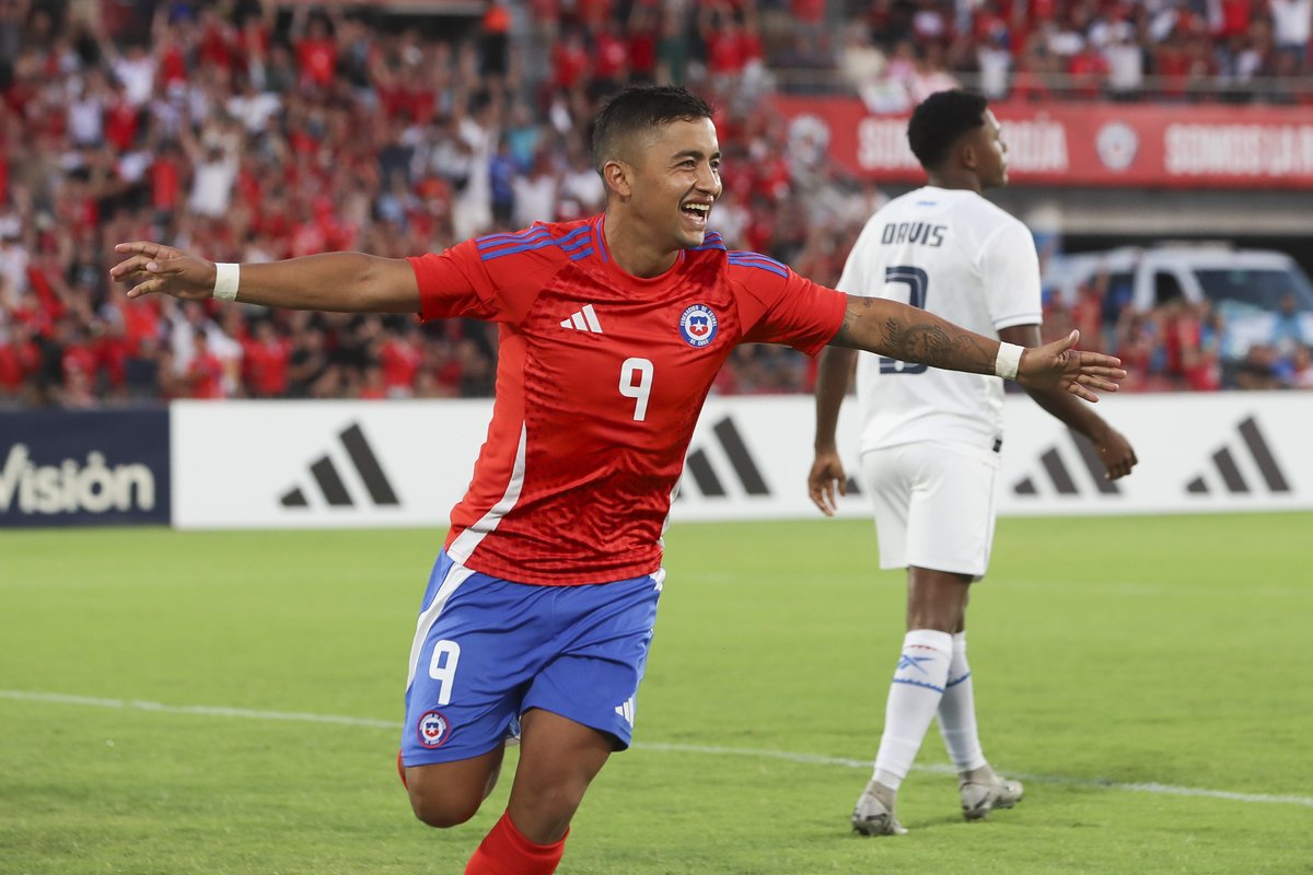 💣💣En un 99%, el chileno Nicolás Guerra (27 años) será el noveno refuerzo de #Instituto. 
🤝Todo encaminado para que se sume al equipo de Daniel Oldrá en las próximas horas.
🇨🇱Viene de jugar en la #UdeChile.
Tiene 34 goles y 16 asistencias en 178 PJ en este club 🟥⬜️