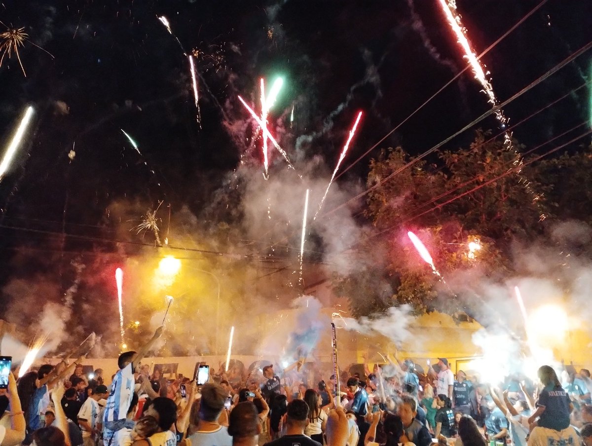 mxlujan's tweet image. Ni en las buenas. Ni en las malas. SIEMPRE 

Un #amor para toda vida 

Salud #pueblo cremoso y feliz cumple!

Vamos nosotros 🩵🤍