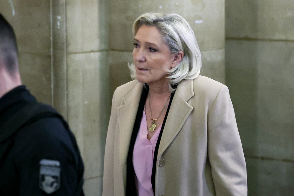 RTLFrance's tweet image. 🔴 EN DIRECT
"Le Parlement européen n'a pas joué son rôle d'alerte tel qu'il aurait dû le jouer", déclare Marine Le Pen s.rtl.fr/fo1U7