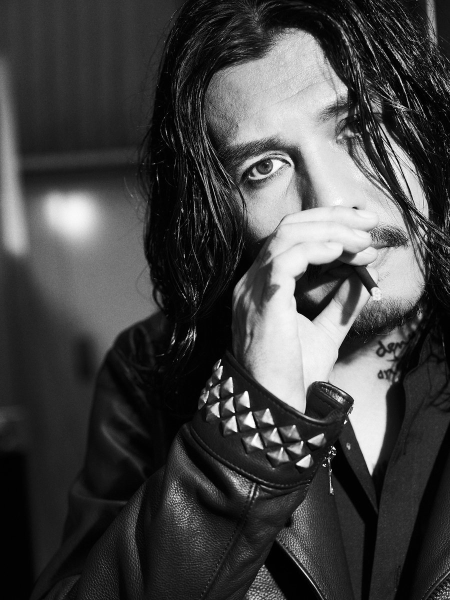 “There’s music that can only exist through technology, and I think that’s totally valid in its own way. It’s just that the kind of music I want to make can’t be created like that. What gets lost through technology, I think, is the performer’s soul, identity and individuality.”