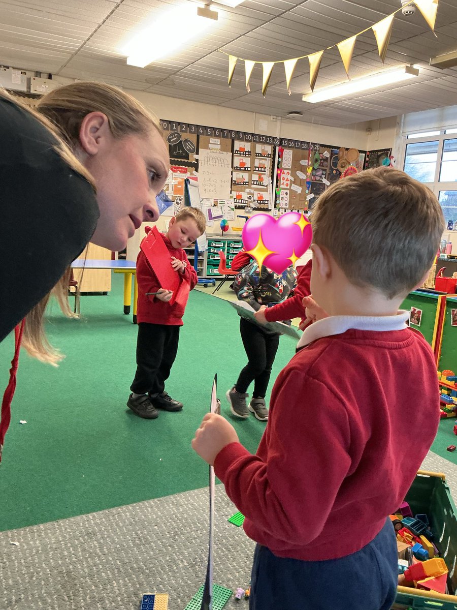 Penclawdd's tweet photo. We were blown away with some of the healthy lunchbox suggestions - we checked that staff are bringing healthy snacks too! No one escapes our drive for lifelong habits!! Can you guess what the most popular fruit was? #PencHWB #PenHCI #PencDCF @thebodycoach you inspire us! Diolch! https://t.co/AgEJ2Z0ZVt
