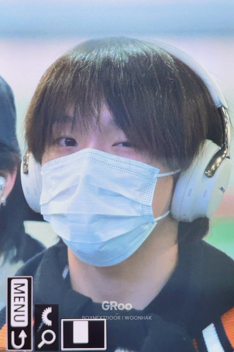GRoo_1129's tweet image. 260114 HND 

😉

#BOYNEXTDOOR #보이넥스트도어  
#운학 #WOONHAK #ウナク