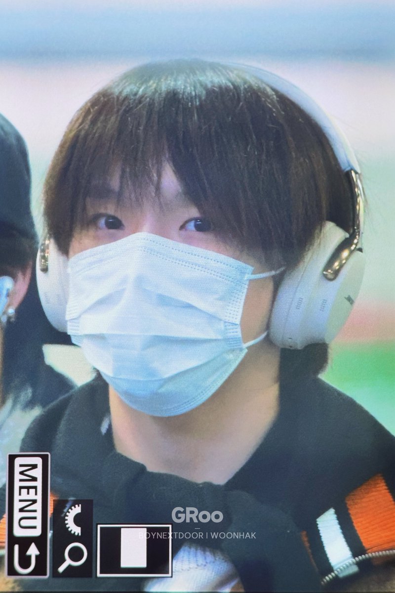 GRoo_1129's tweet image. 260114 HND 

😉

#BOYNEXTDOOR #보이넥스트도어  
#운학 #WOONHAK #ウナク