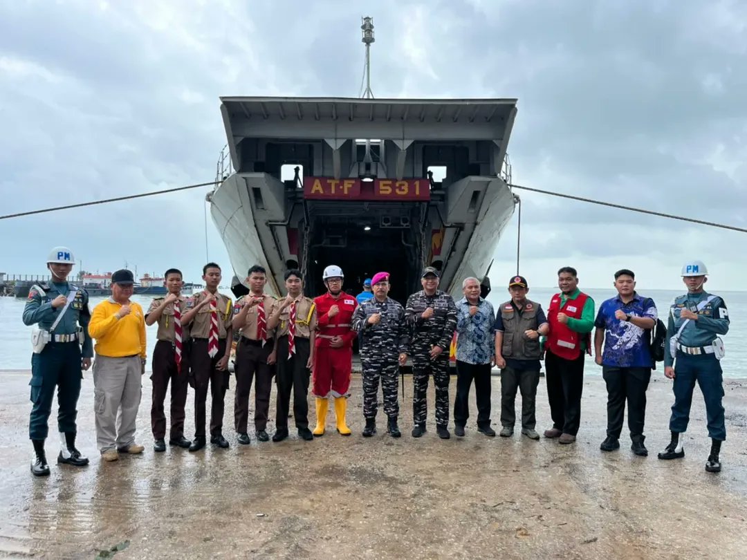 TNI AL <a href="/_TNIAL_/">TNI Angkatan Laut</a> terus menunjukkan komitmennya dalam mendukung percepatan pemulihan pasca bencana di berbagai wilayah Tanah Air. Komandan Pangkalan TNI AL (Danlanal) Bangka Belitung Kolonel Marinir Yulindo, S.E., M.M., CRMP bekerja sama dengan PT Timah Tbk mengirimkan bantuan alat