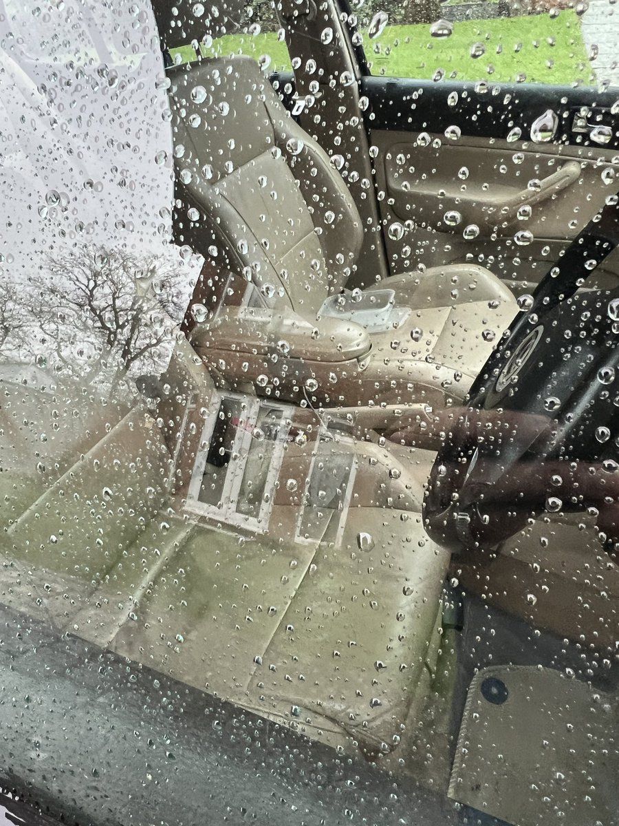 Parked outside my house today. A proper old school opulent Piech period “Old Man” spec Golf V5