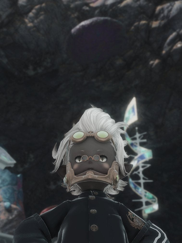 안경은 최소 두 개.