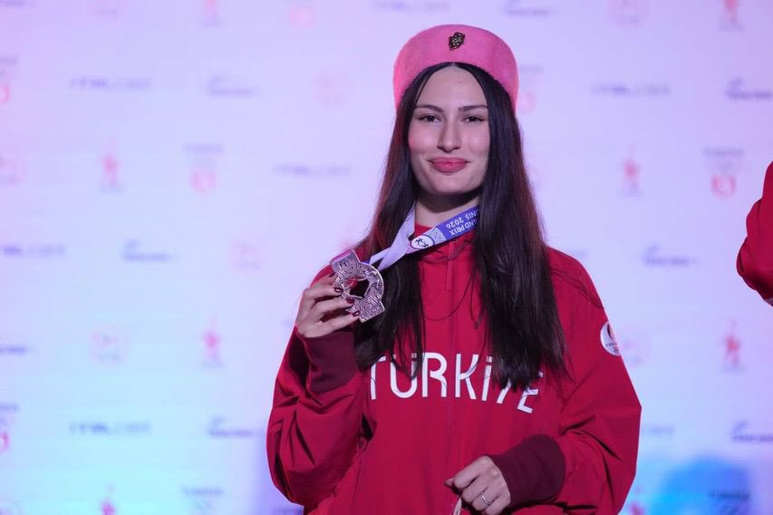 CK_Samsun's tweet photo. Tunus’ta düzenlenen Kılıç Grand Prix’de bronz madalya kazanarak ülkemize ve şehrimize büyük bir gurur yaşatan Samsun’lu Milli sporcumuz, değerli kardeşim Nisanur Erbil’i tebrik ediyor, başarılarının devamını diliyorum. @ErbilNisanur https://t.co/0FoK3Bve57