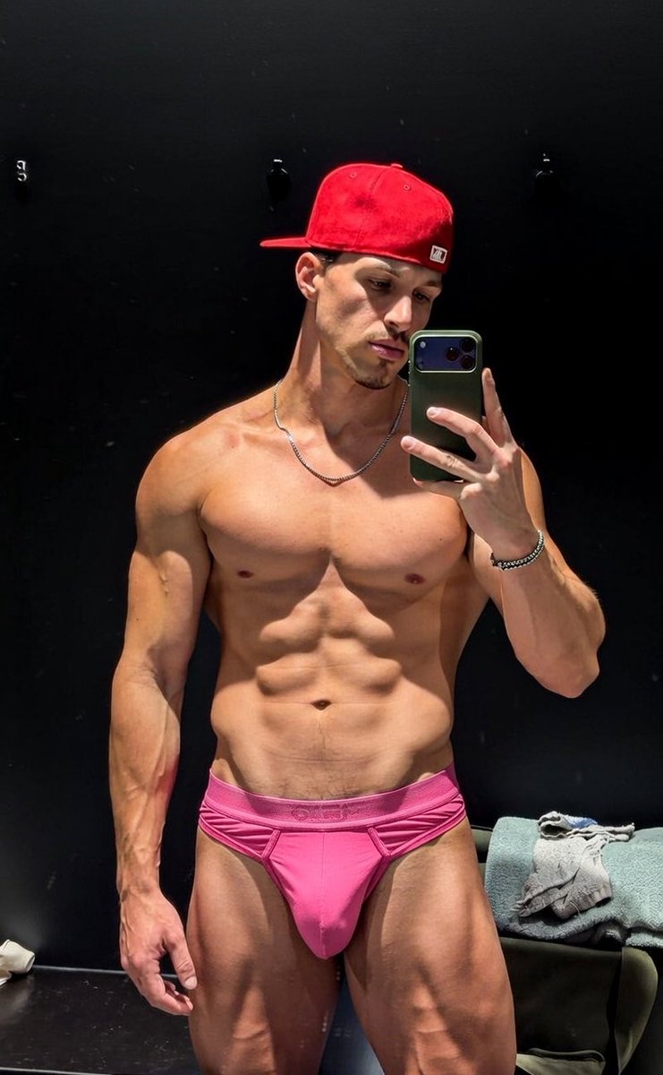 rippedzac69's tweet image. pink or red?