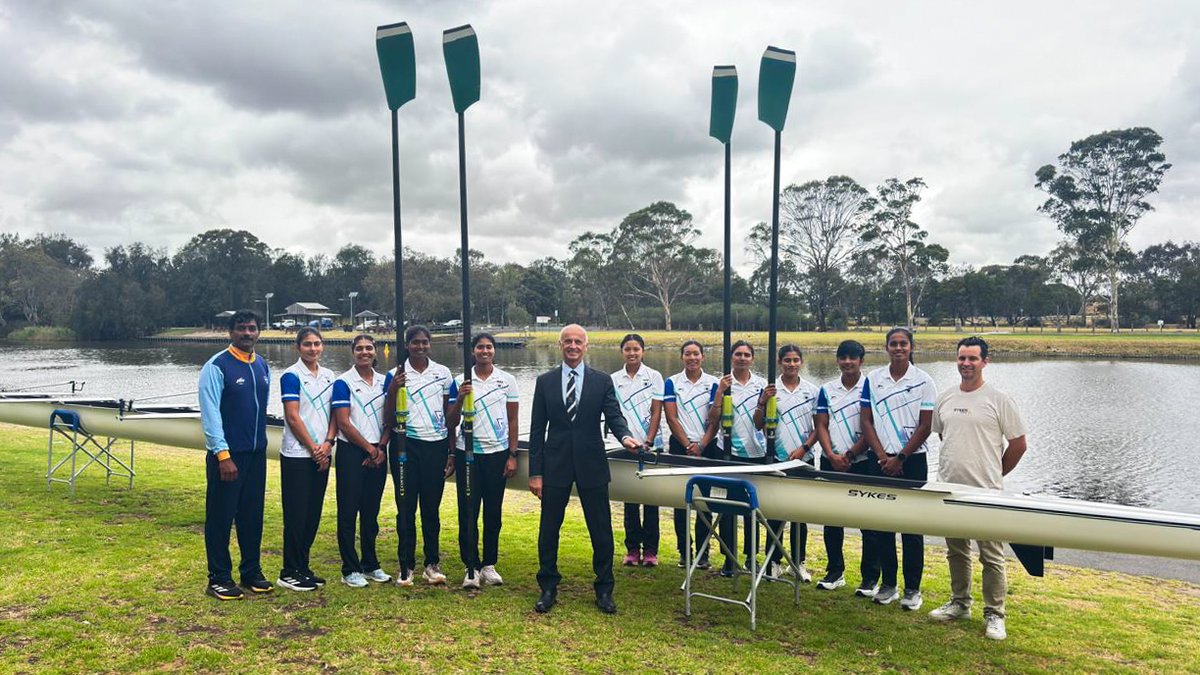 IIS_Vijayanagar's tweet image. A moment in Geelong with their Mayor. 🤝

The rowing team met Mayor Stretch Kontelj of the City of Greater Geelong, during their time in Australia.

#TeamIIS #Rowing #CraftingVictories 🇮🇳