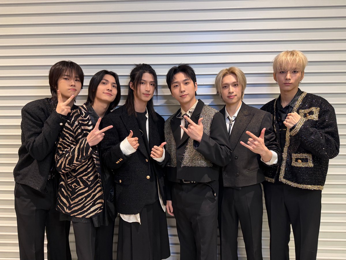 JYPE_JAPAN's tweet image. 𝑿𝒅𝒊𝒏𝒂𝒓𝒚 𝑯𝒆𝒓𝒐𝒆𝒔 𝑱𝒂𝒑𝒂𝒏 𝑺𝒑𝒆𝒄𝒊𝒂𝒍 𝑳𝒊𝒗𝒆 
&amp;lt;𝑻𝒉𝒆 𝑵𝒆𝒘 𝑿𝒄𝒆𝒏𝒆&amp;gt;

📓𝐘𝐎𝐊𝐎𝐇𝐀𝐌𝐀 𝐃𝐀𝐘-𝟏

横浜で初の単独公演!
今日もVillainsの大きな歓声のおかげで
本当に楽しかったです🥰
明日もたくさん一緒に歌って叫びましょう🗣️🤟

#XdinaryHeroes…