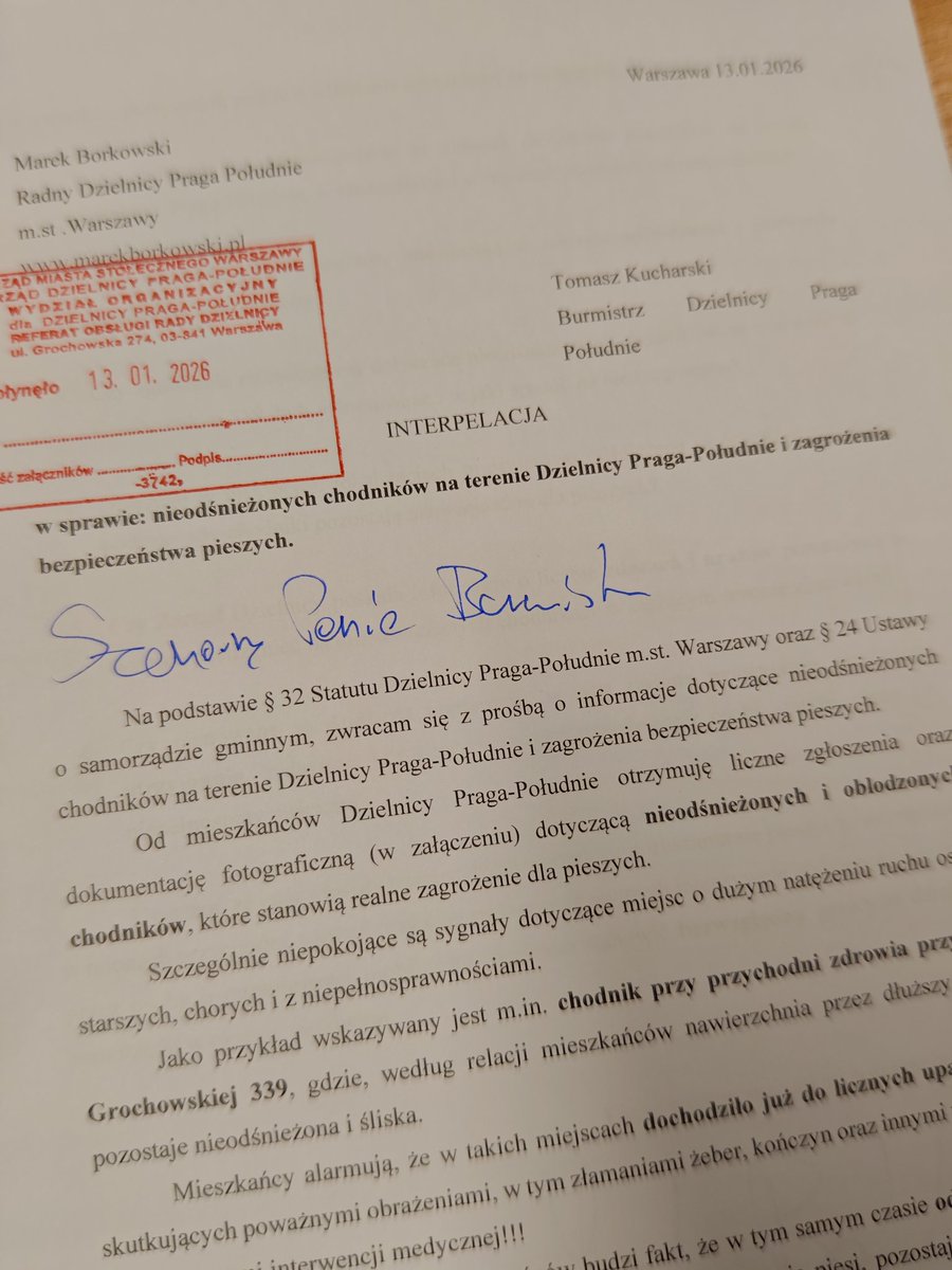 W odpowiedzi na liczne sygnały o nieodśnieżonych chodnikach na #Grochowie i niestety licznych wypadkach przygotowałem interpelację w tej sprawie. Szczególnie bulwersuje nie odśnieżenie w pobliżu przychodni z których korzystają seniorzy 😞