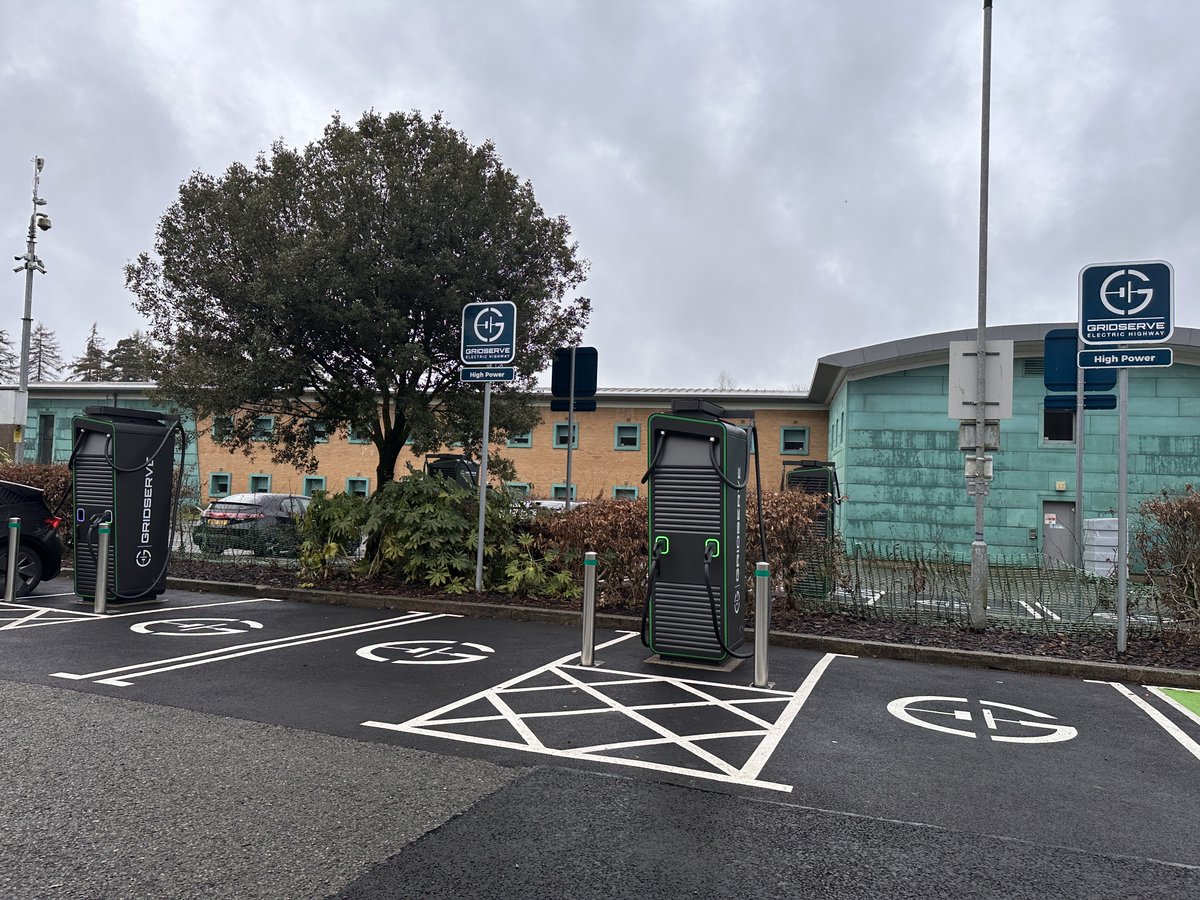 The new ⁦<a href="/GRIDSERVE_HQ/">GRIDSERVE</a>⁩ EV chargers at Beaconsfield Services are live!