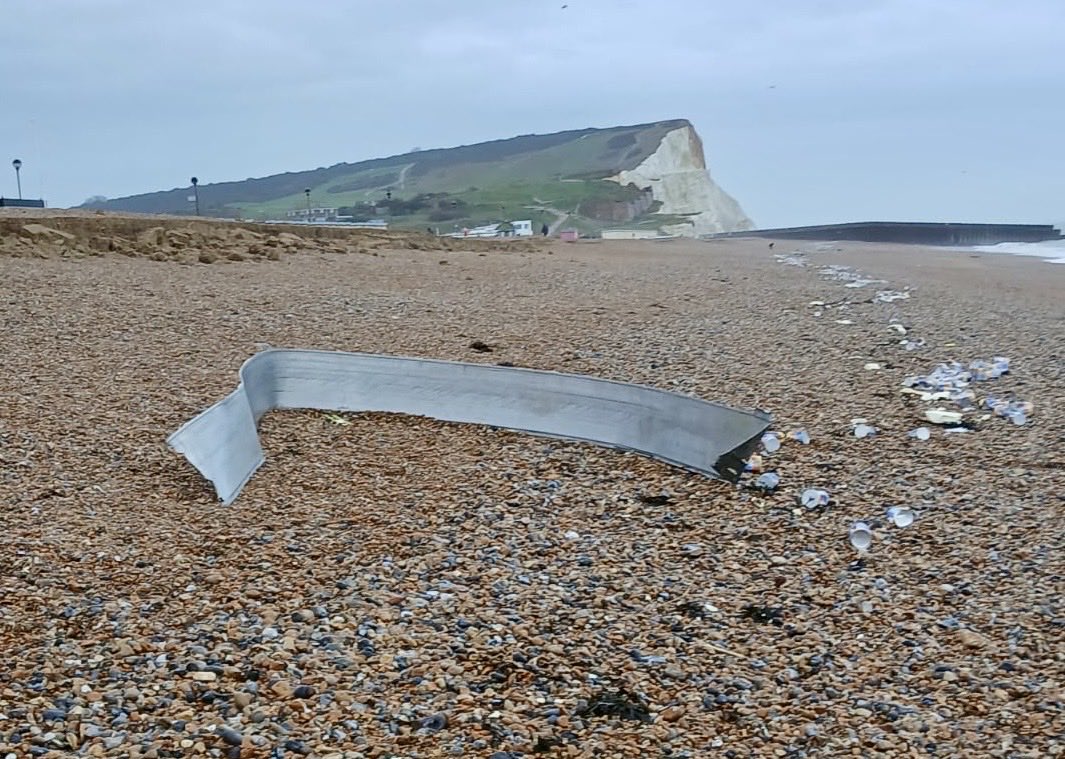 brightonsnapper's tweet image. Seaford locals to the rescue, team effort from a few making all difference #cleanup #seaford