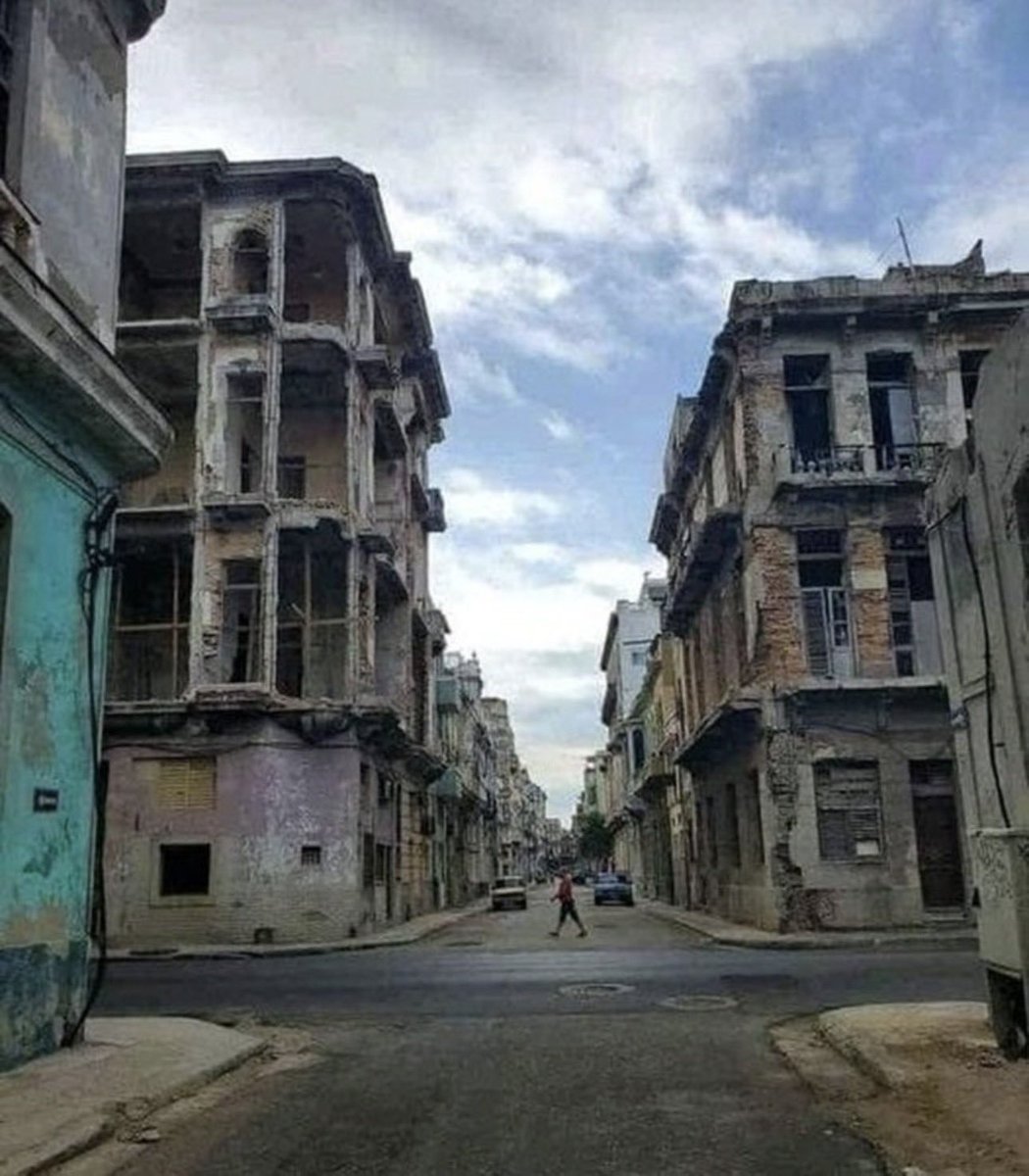 ¡Imagés de La Habana luego del criminal bombardeo del imperialismo yanqui...! 
¡No, pará...! 🤣