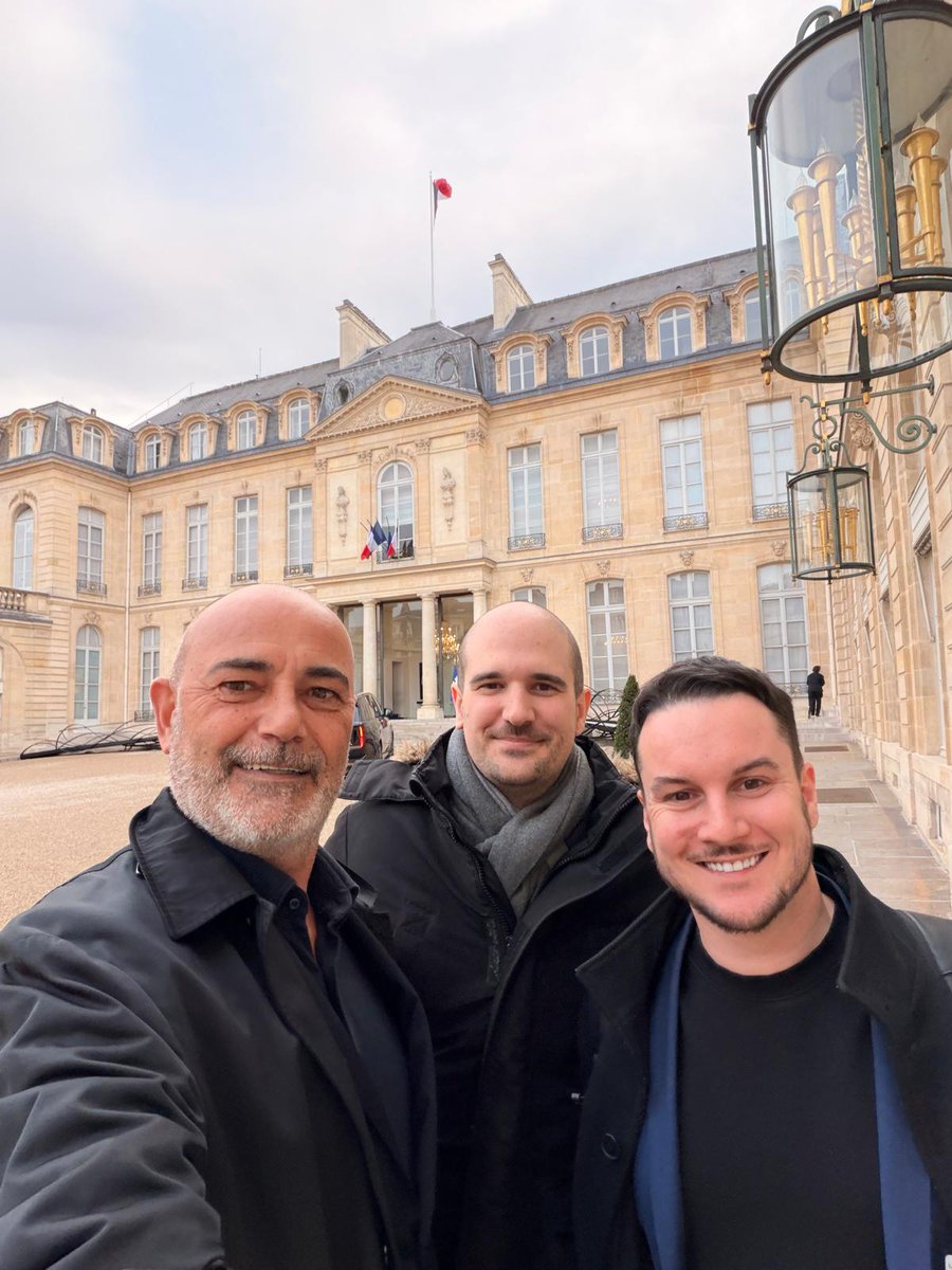 StachAlex's tweet image. Aujourd'hui nous étions à l'Elysée pour évoquer l'intérêt stratégique du minage de Bitcoin pour la France pour valoriser nos surcapacités électriques.

Du minage français en 2026 ? 🚀✊🏻😏

@BitcoinPolicyFr @SebGouspillou  @BigBlock_DC @FlowRent_21M @blobb_io