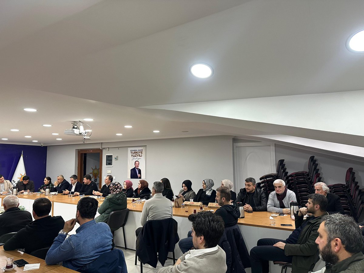 İlçe Başkanımız <a href="/MustafaY_K/">Mustafa Yalçınkaya 🇹🇷</a> 
İl başkan yardımcımız <a href="/mehmetsahinbsk/">Mehmet Şahin</a> 
İl koordinatörümüz <a href="/cetinaltindag47/">Çetin Altındağ</a>’ın katılımlarıyla  haftalık olağan Yönetim Kurulu toplantımızı gerçekleştirdik.

Zeytinburnu’muz için azim ve kararlılıkla 
çalışmaya devam ediyoruz.
<a href="/haticetasht/">Hatice Taş</a> 
<a href="/yusufsahinv/">Yusuf Şahin</a>