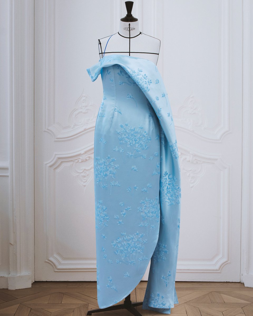 In the Dior Atelier: a dress for Jessie Buckley by Jonathan Anderson for  the 83rd Golden Globes.
