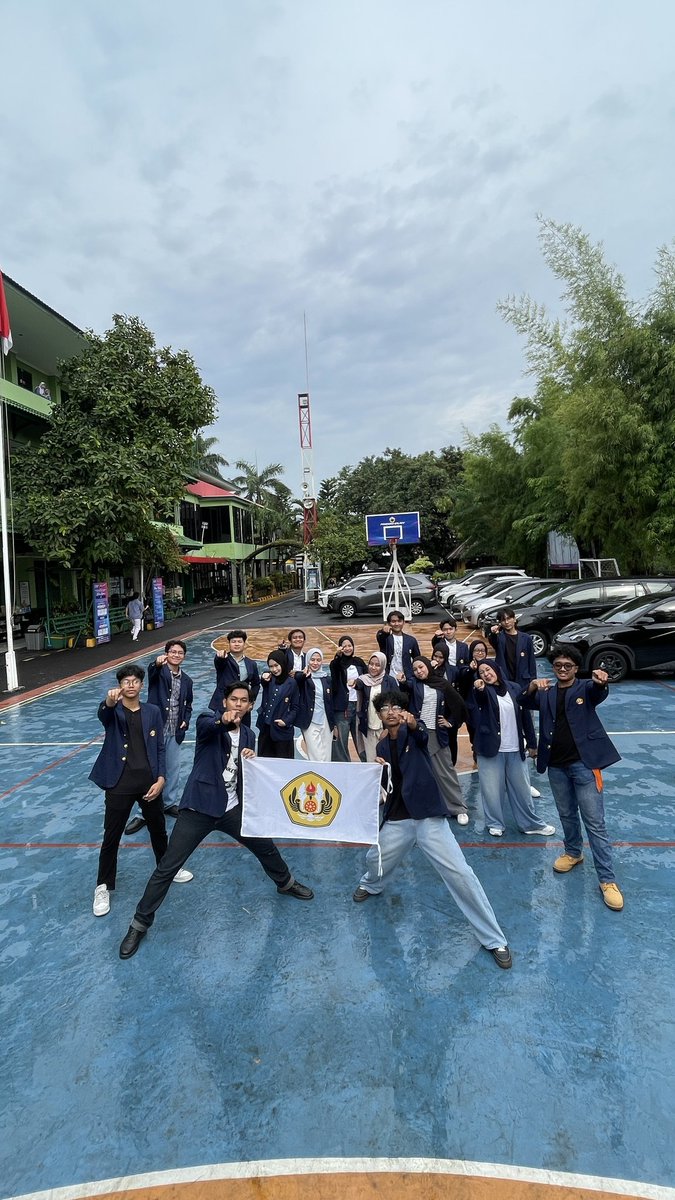 aayanin's tweet image. aku, kamu, kita SALAM SATU UNPAD!