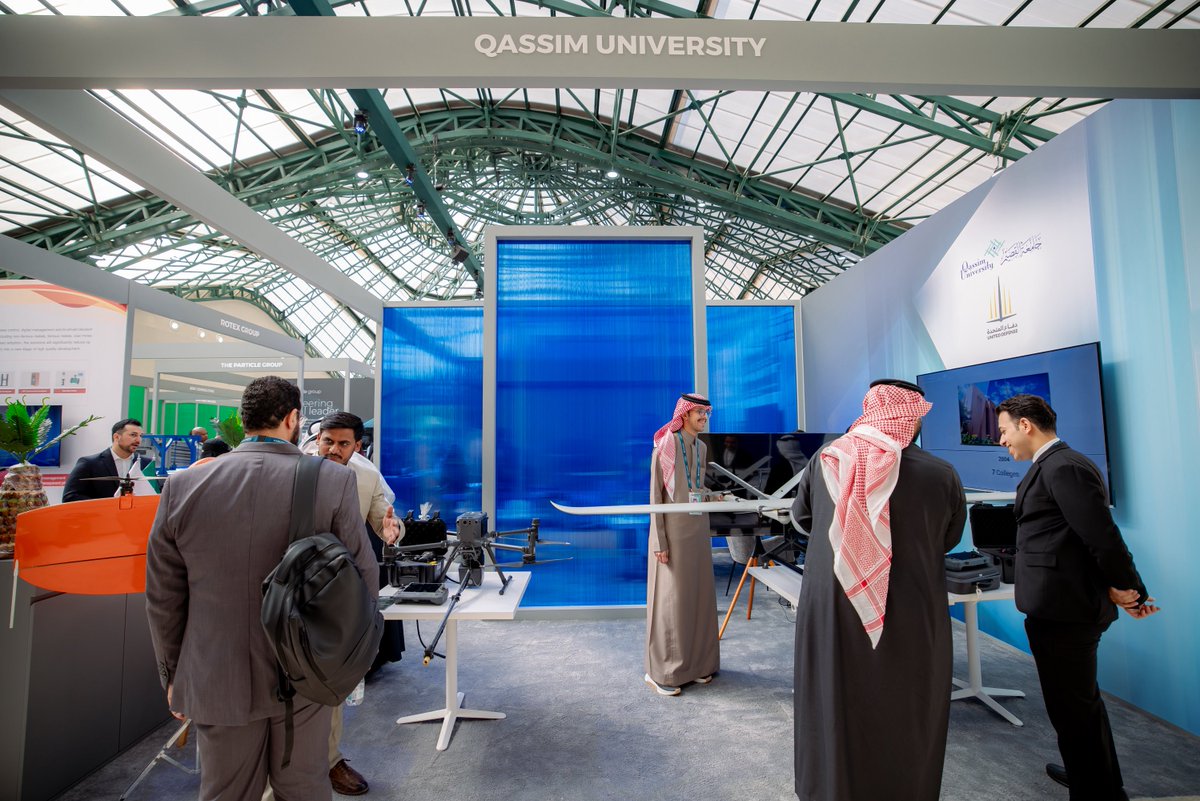 QassimUniv1's tweet photo. تشارك #جامعة_القصيم في #مؤتمر_التعدين_الدولي 2026 بنسخته الخامسة، من خلال إبراز دورها الريادي في تقديم الخدمات الاستشارية المتخصصة في مجا��ات التعدين والصناعة، إلى جانب استعراض تطبيقات التقنيات الحديثة المرتبطة بالقطاع، بمركز الملك عبدالعزيز الدولي للمؤتمرات بالرياض. https://t.co/G9uc60fhSH