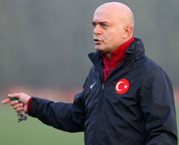 Hakan Tecirmer, Fenerbahçe U14 takımımızın yeni teknik direktörü oldu. Hayırlı olsun 🙏