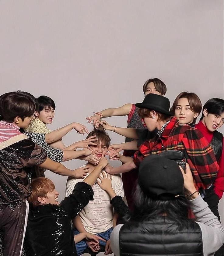 howoostar's tweet image. the cover vs the behind