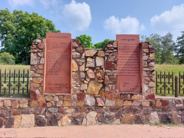 aparanjape's tweet photo. 🙏

Honoring the valiant sacrifices made by Sadashivrao Bhau and around 100,000 other Marathas - 265 years ago that fateful day (January 14, 1761) on the plains of #Panipat, over 1,500 km away from their homes.

They died defending the country against a foreign invader, in what was one of the single biggest battle of the 18th century, globally.

Thread on #Panipat1761 from 2018⬇️