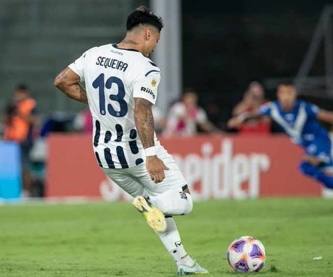 Alanponceeee's tweet image. #GodoyCruz consultó por #LuisSequeira y decidió no avanzar por cuestiones disciplinarias.
#CSIR sigue de cerca al volante, que tiene salida asegurada de #Talleres en este mercado
@juansuraci