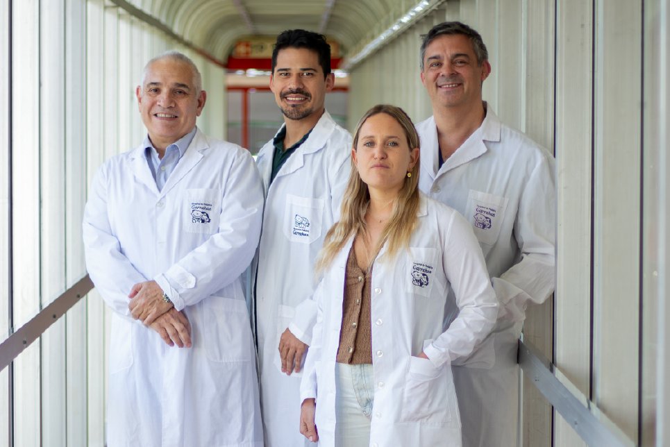 HospGarrahan's tweet image. Un equipo del Garrahan recibió un reconocimiento en el XV Congreso de Cirugía Pediátrica del Cono Sur, realizado en Uruguay, por una investigación que aporta evidencia clave para el abordaje del cáncer de tiroides en niños y adolescentes. 

El trabajo identifica factores…