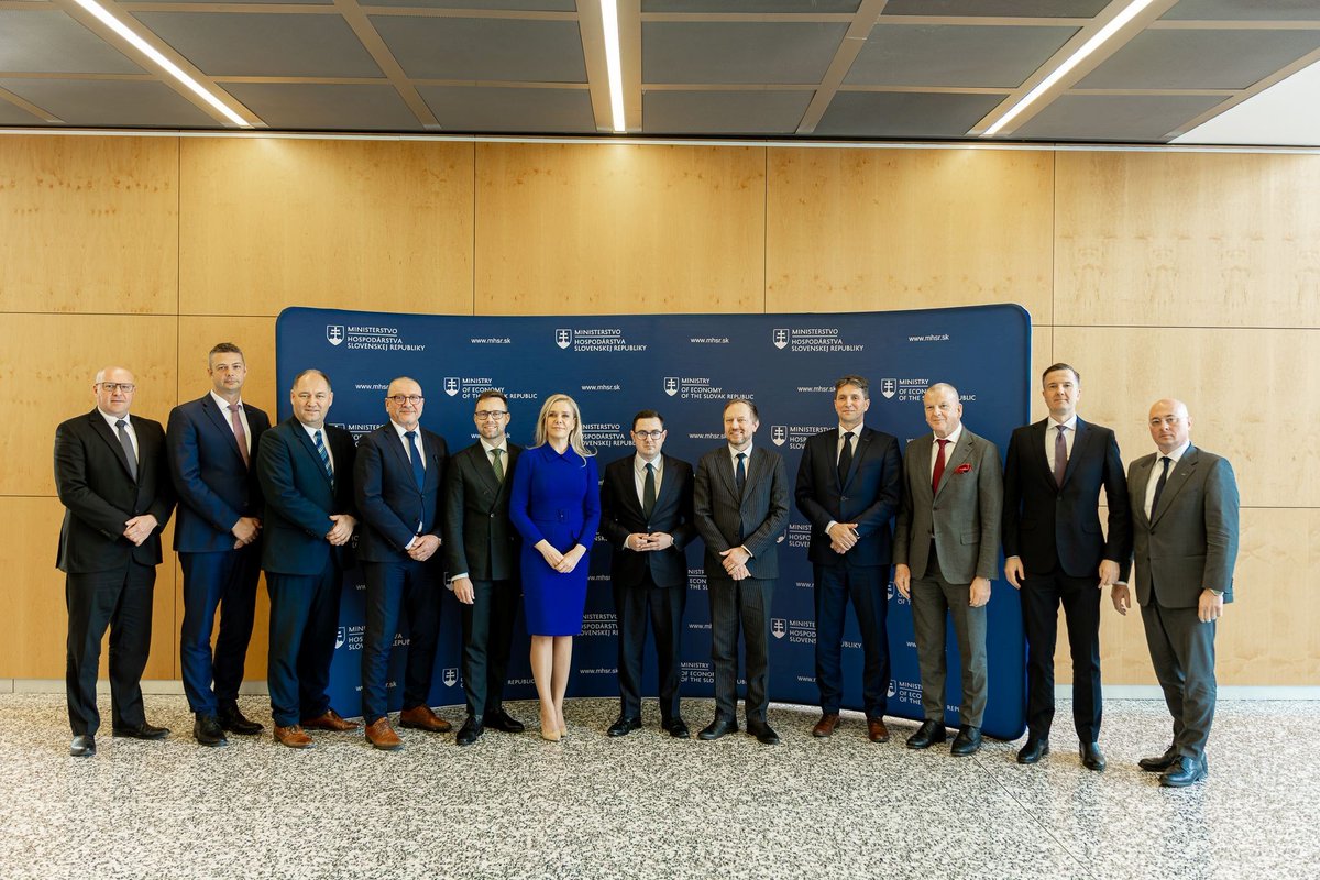 Podczas międzyrządowego spotkania w Bratysławie, które zostało zorganizowane przez <a href="/ME_GOV_PL/">Ministerstwo Energii</a>, dyskutowaliśmy na temat bezpieczeństwa energetycznego regionu. ⚡

#GAZSYSTEM reprezentował prezes Sławomir #Hinc, który uczestniczył w rozmowach ze słowackim odpowiednikiem -